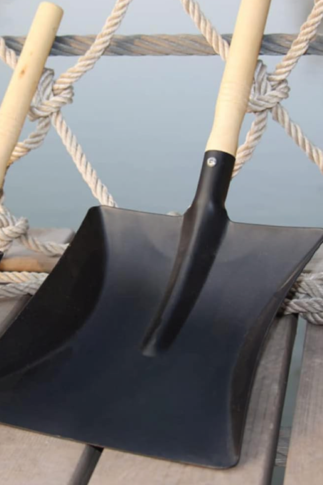 MULTIFUNCTIONAL SHOVE