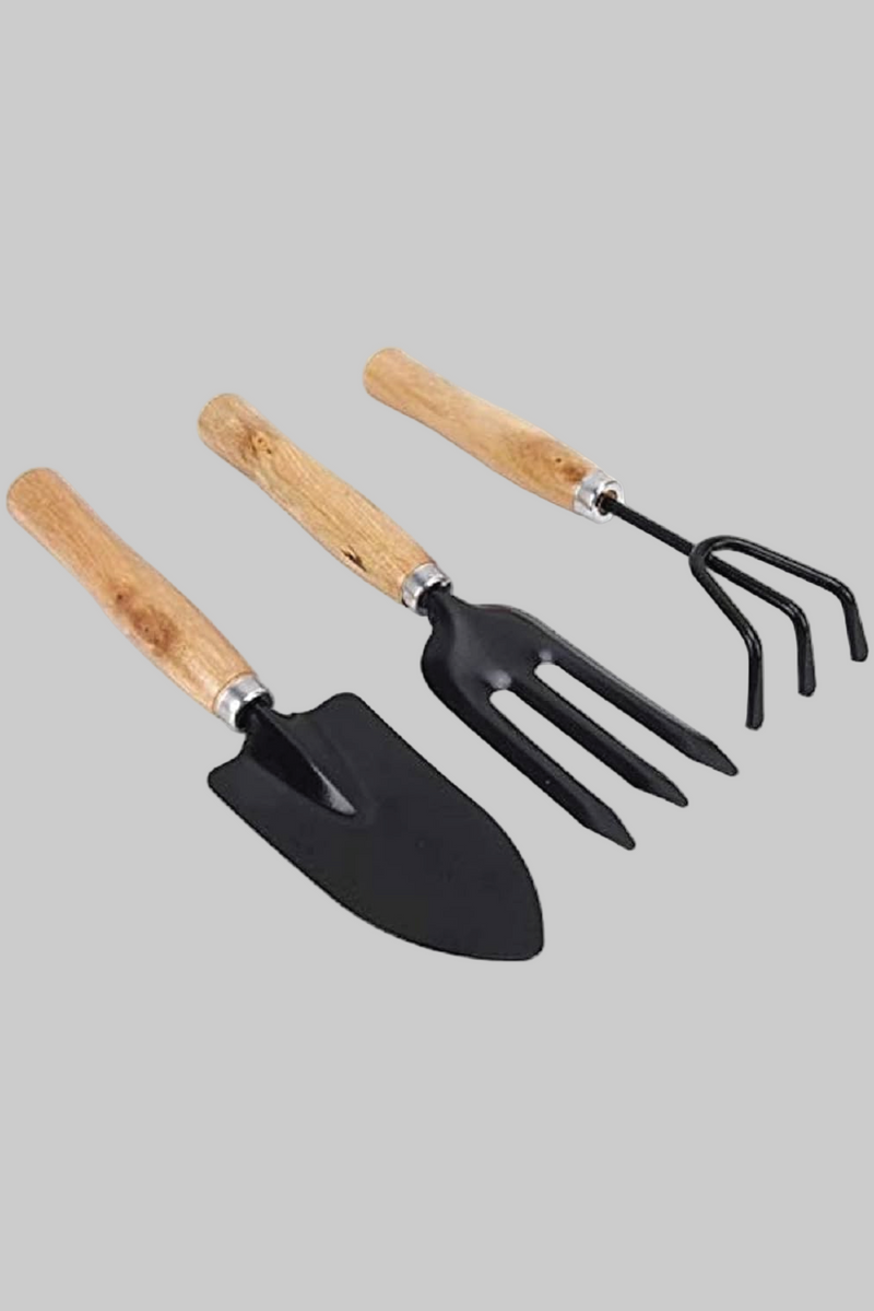 GARDENING TOOLS SET OF 3 <br> مجموعة أدوات الحديقة - ٣ قطع